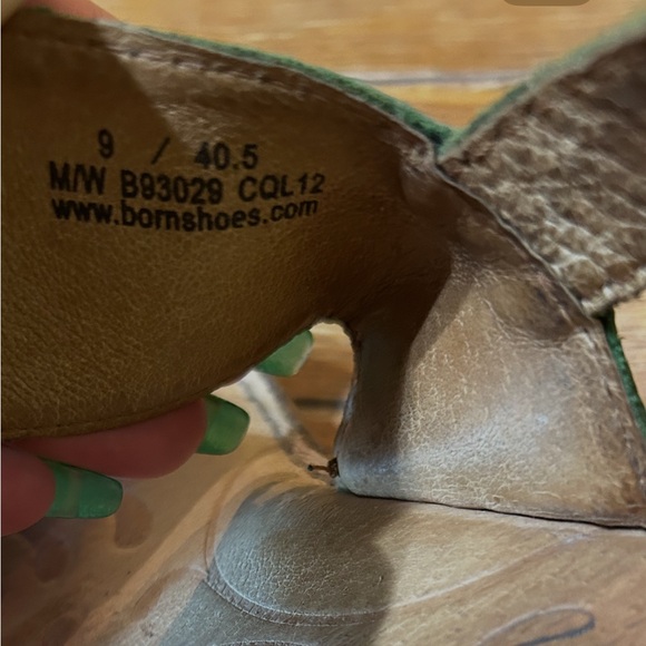 Born Women US 9 Green Leather Block Heel Buckle Open Toe Slingback Sandal - Picture 6 of 8